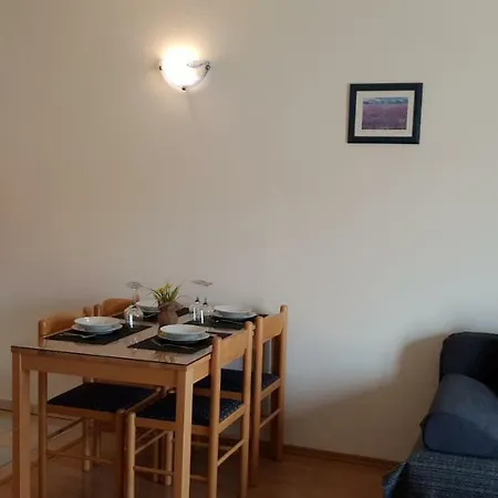 Milos 아파트 풀라